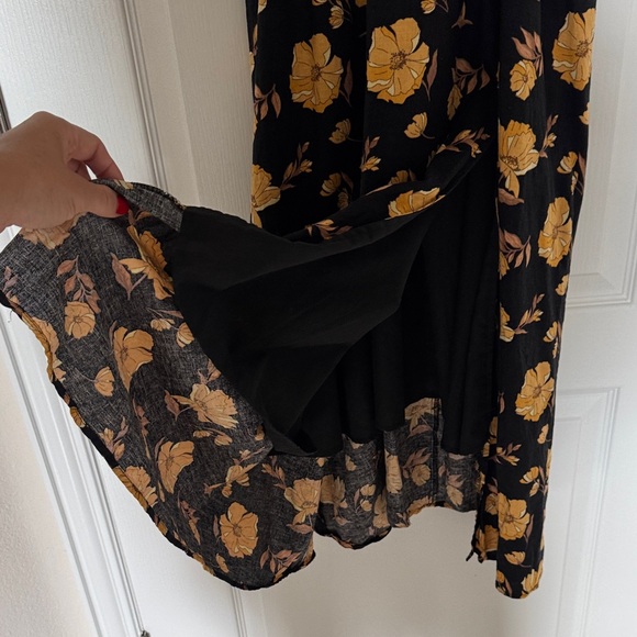 Forever 21 Black and Yellow Floral Maxi Dress - Picture 4 of 7